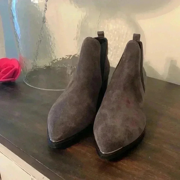 Marc Fisher Yellin Pointed Ankle Boot Grey Suede Size 9.5 - Picture 4 of 8